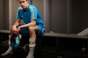 半岛体育-十连败的凯恩与压力下的教练，足球残酷照进现实